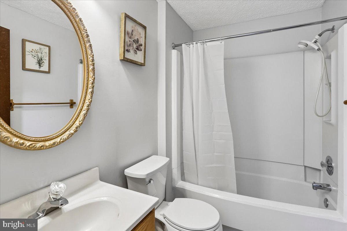 2839 Shepperton Terrace photo 18