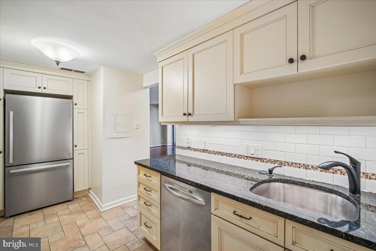 4601 N Park Avenue #412 photo 9