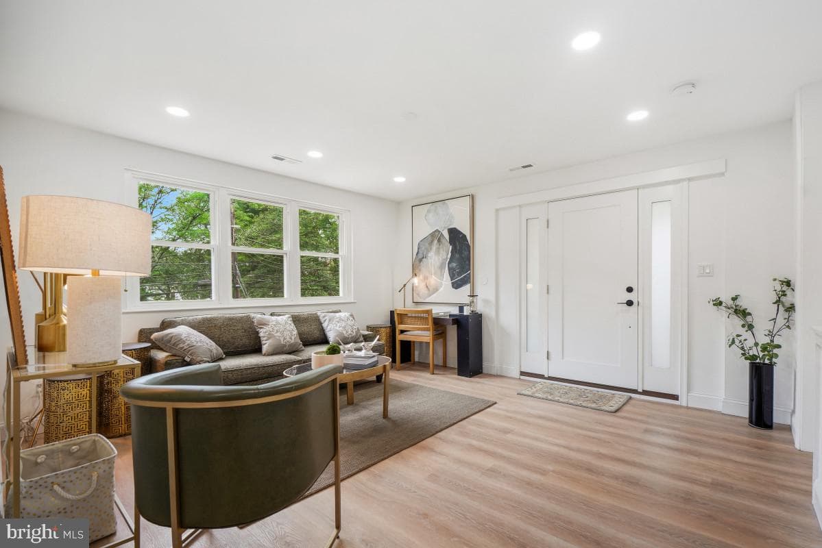 402 Elm Avenue photo 4