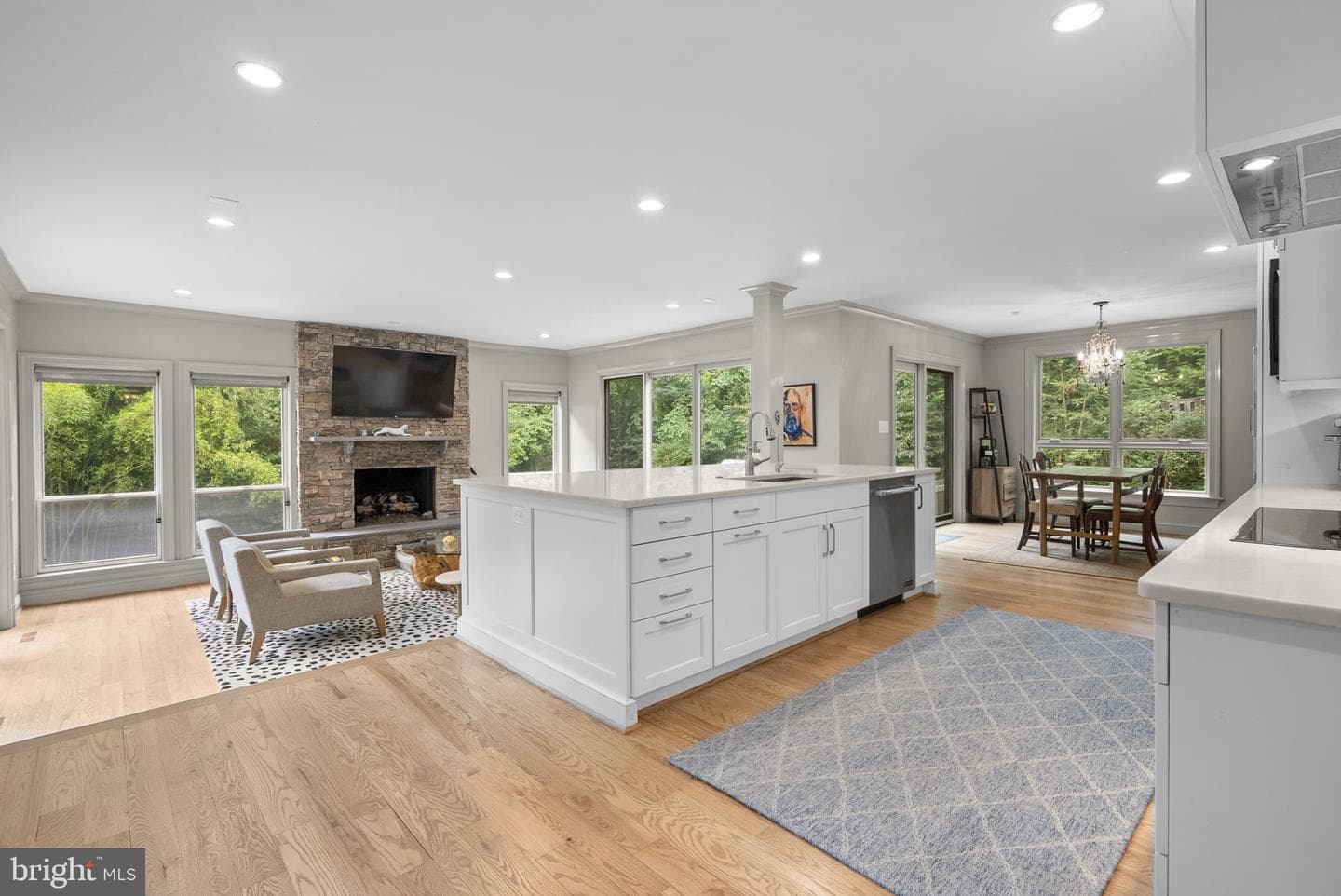 8025 Riverside Drive photo 11