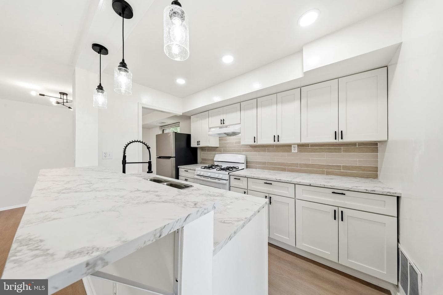 2202 Greenery Lane #301-22 photo 8