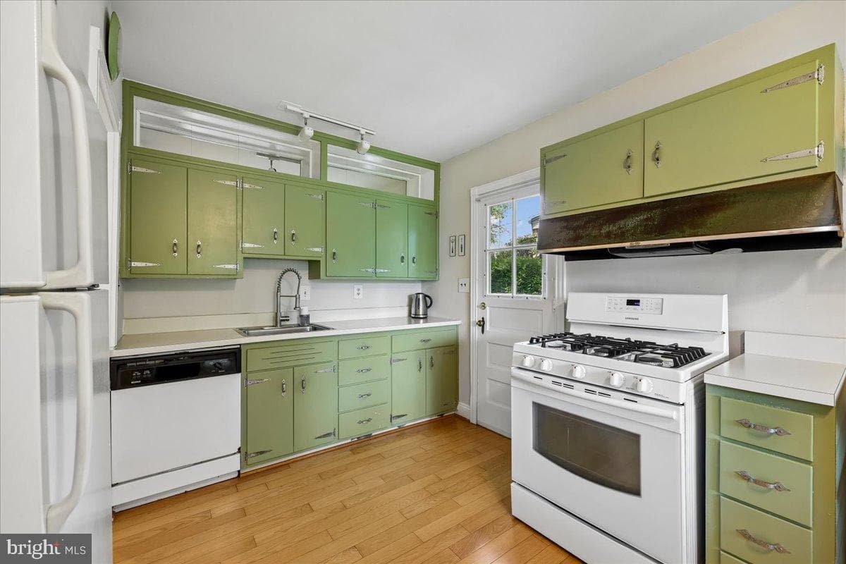 10404 Amherst Avenue photo 13