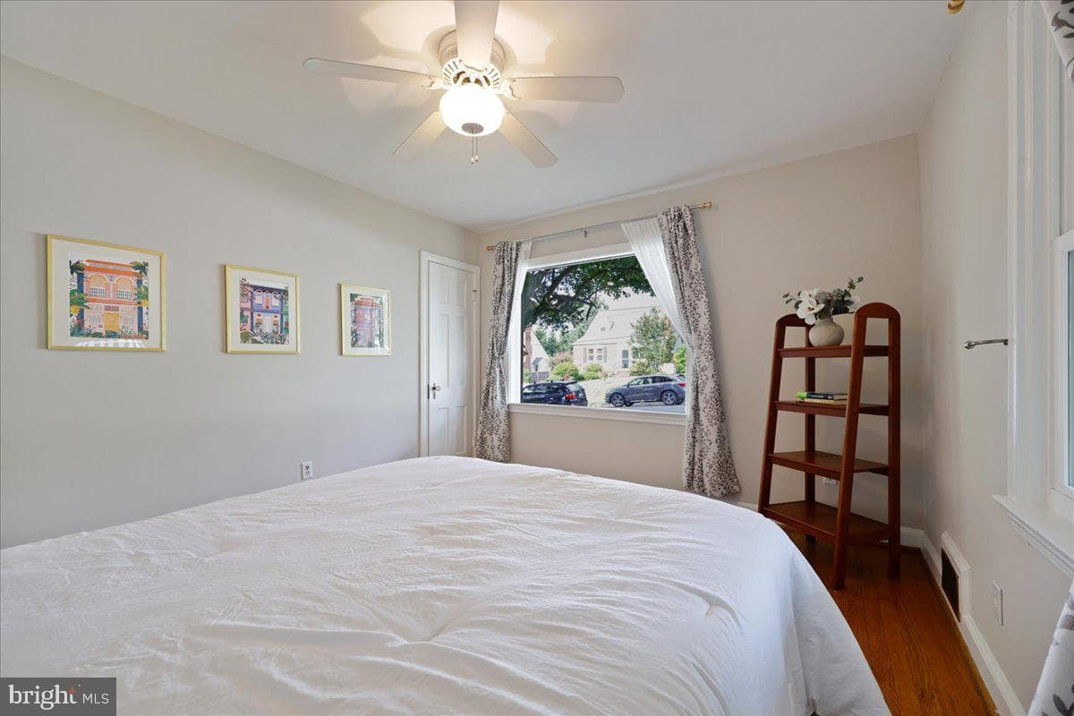 10404 Amherst Avenue photo 27