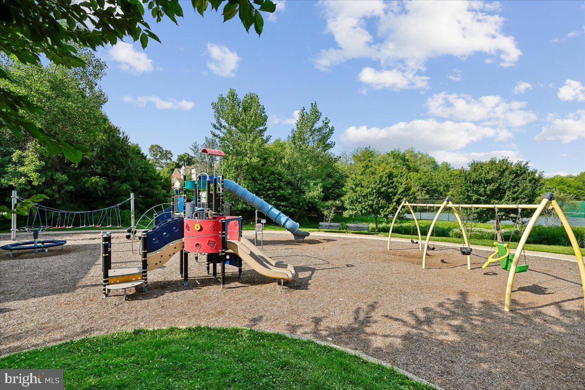 10404 Amherst Avenue photo 47