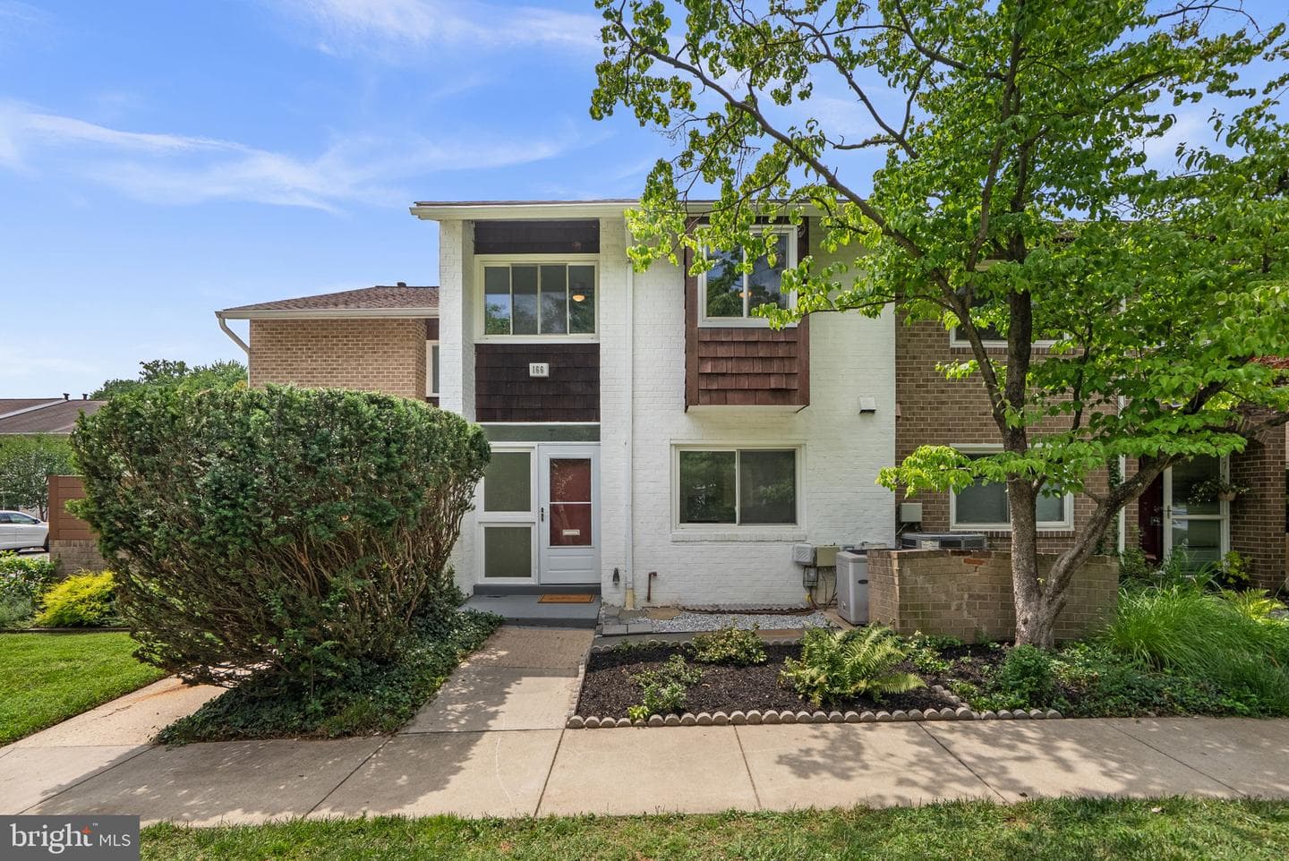 166 New Mark Esplanade, Rockville
