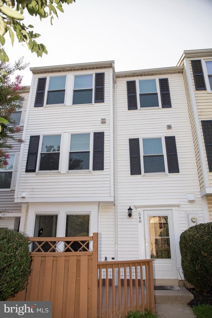 540 Palmtree Drive photo 1