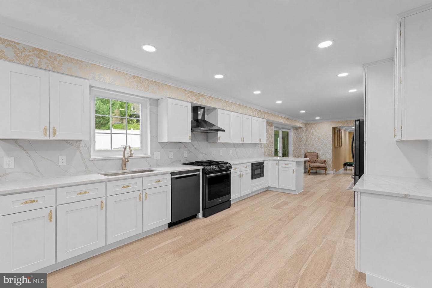 10904 Gainsborough Road photo 10