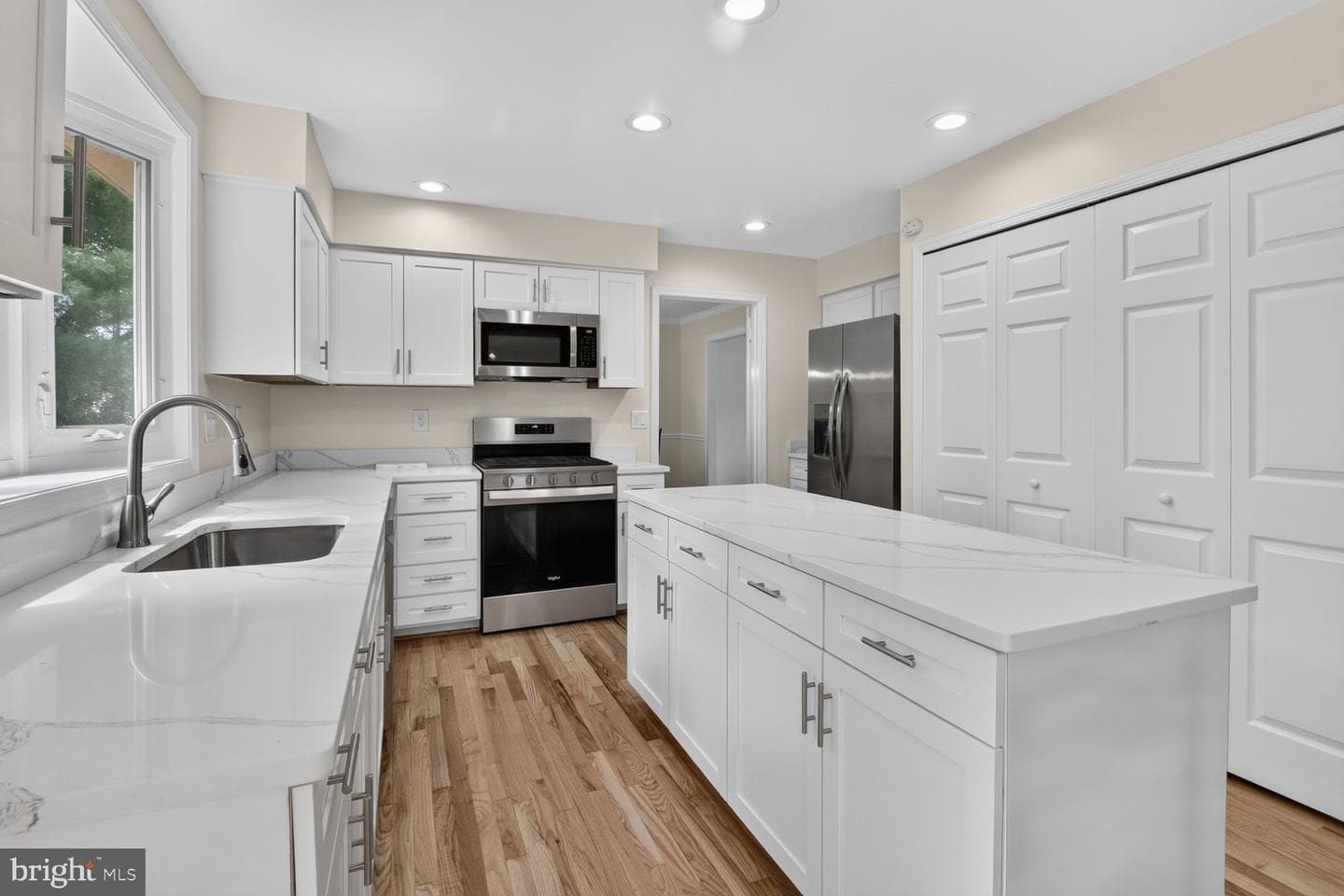 4224 Thorncroft Terrace photo 3