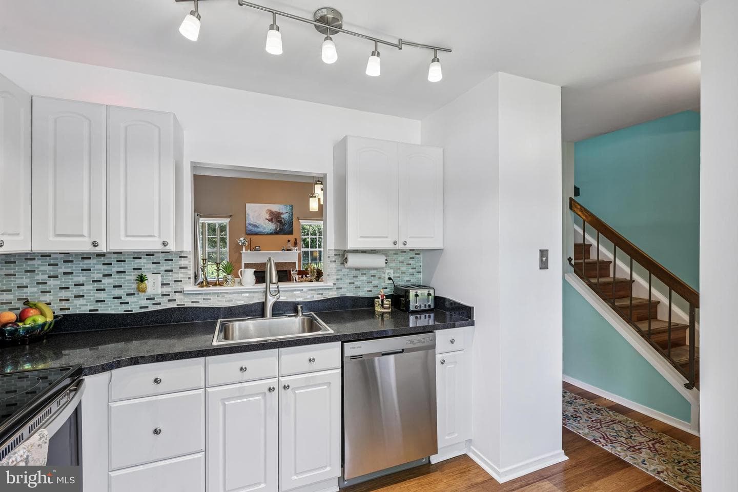 20541 Neerwinder Street photo 8