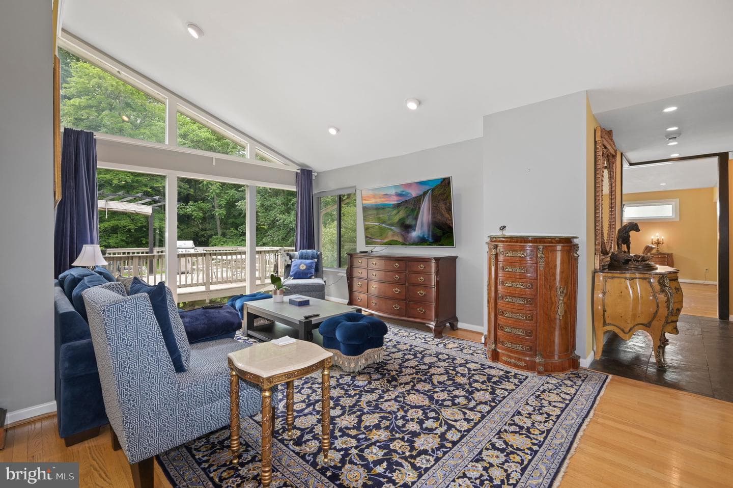 10204 Falls Road photo 17