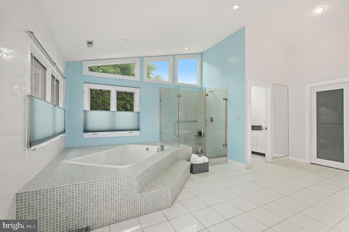 10204 Falls Road photo 31