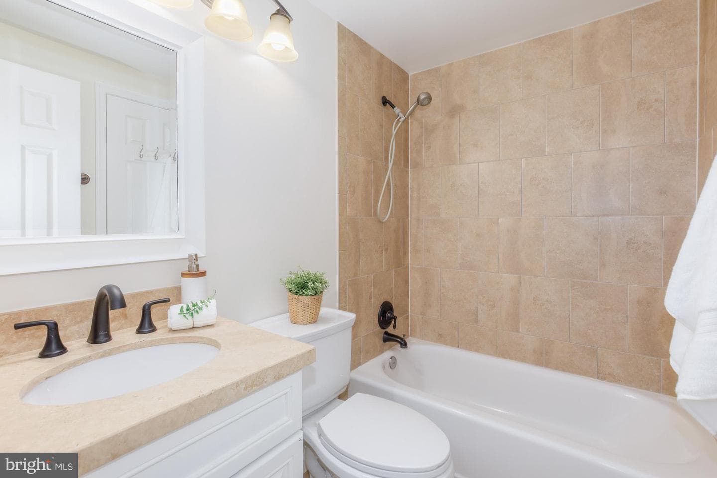 20528 Strath Haven Drive photo 10