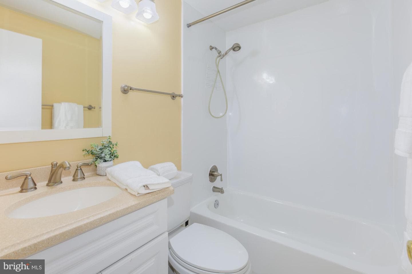 20528 Strath Haven Drive photo 16
