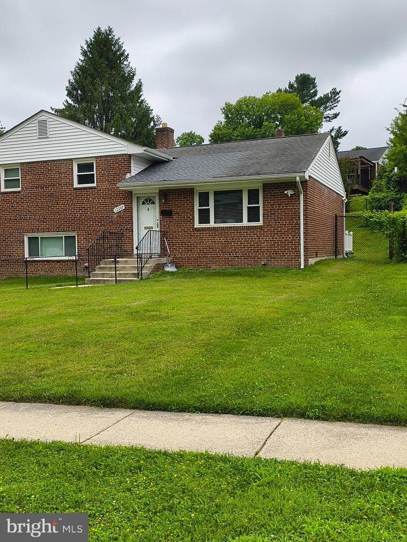 12207 Hunters Lane photo 3