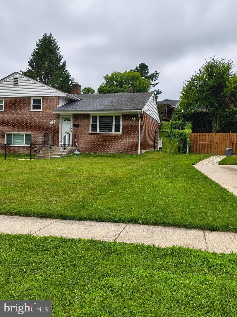 12207 Hunters Lane photo 5