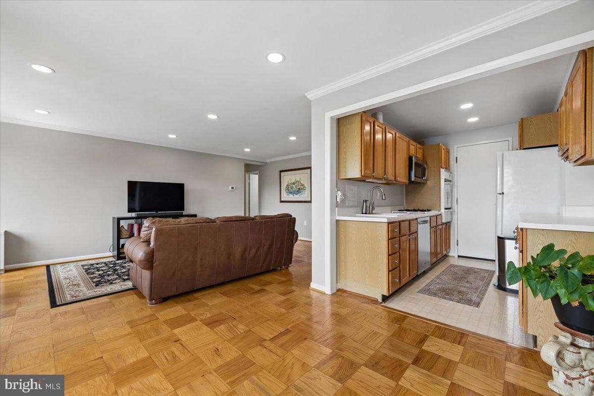 10201 Grosvenor Place #1009 photo 19