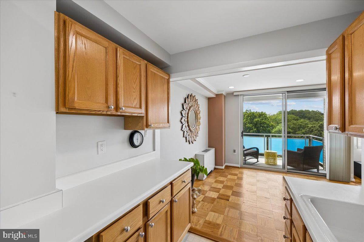 10201 Grosvenor Place #1009 photo 22