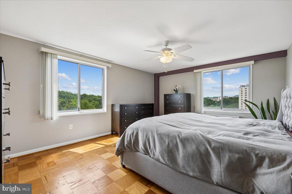 10201 Grosvenor Place #1009 photo 24