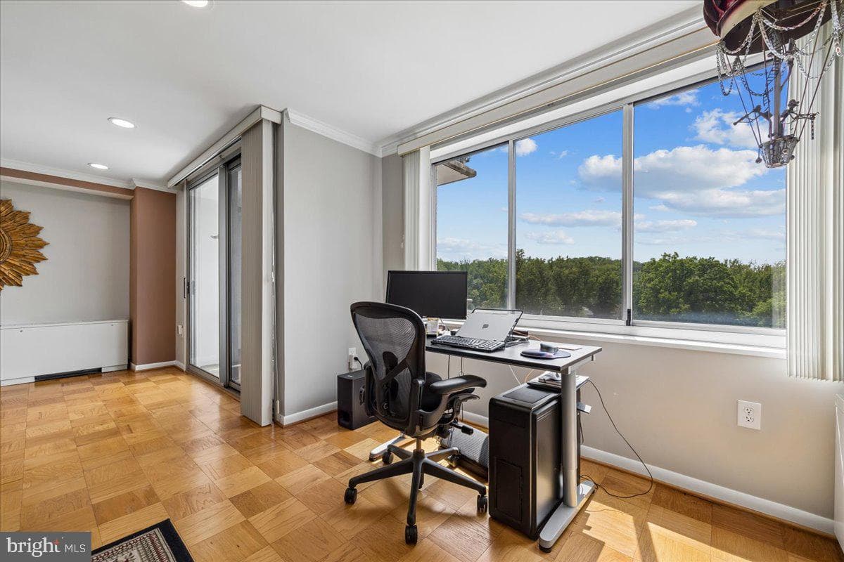 10201 Grosvenor Place #1009 photo 5