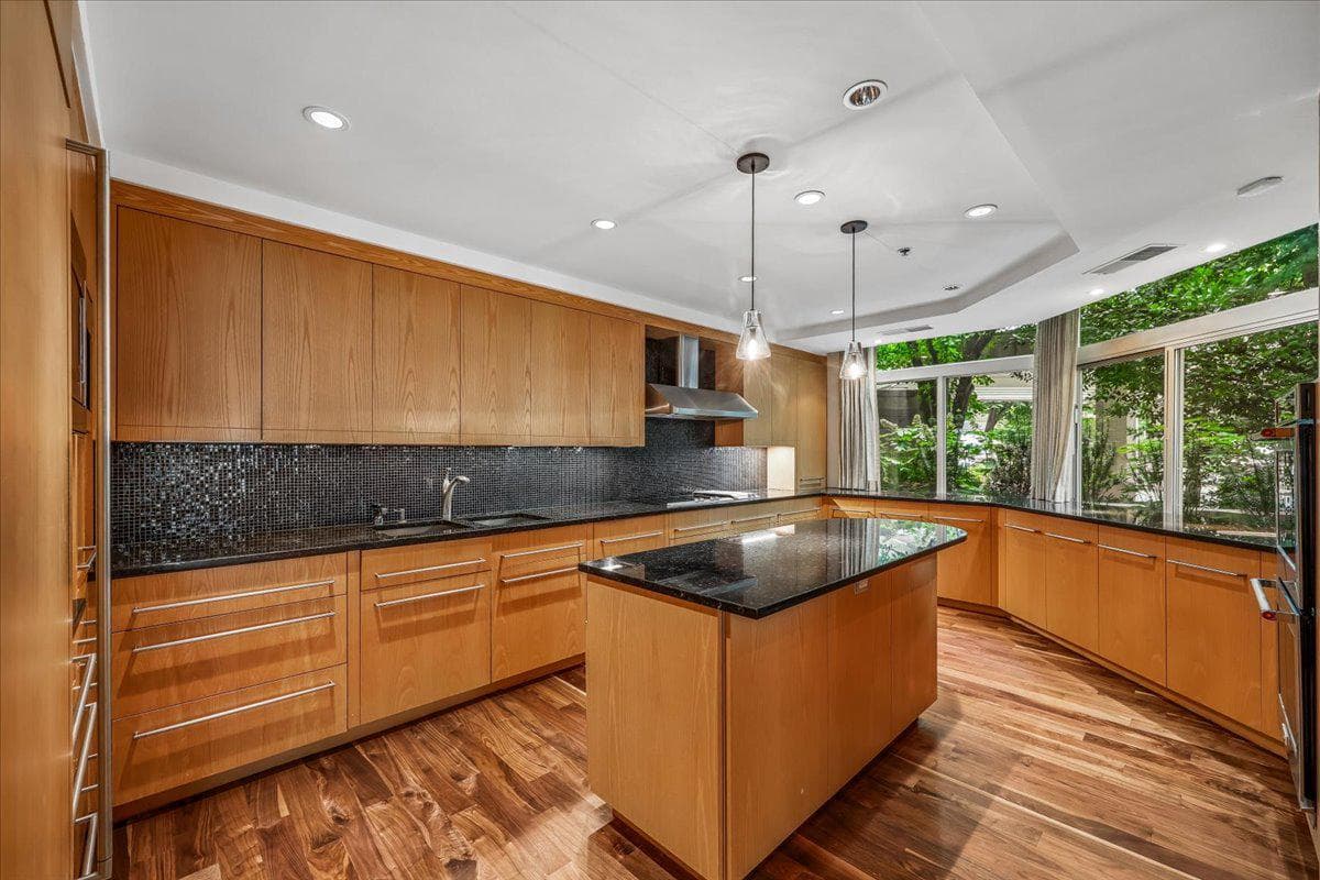 5610 Wisconsin Avenue #103 photo 8