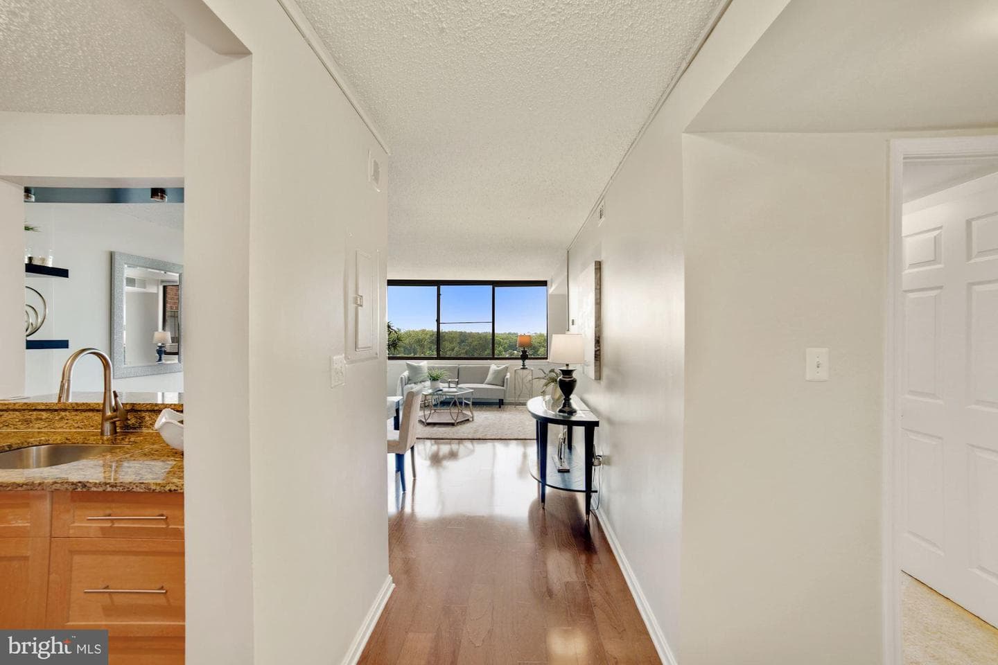 10101 Grosvenor Place #1818 photo 2