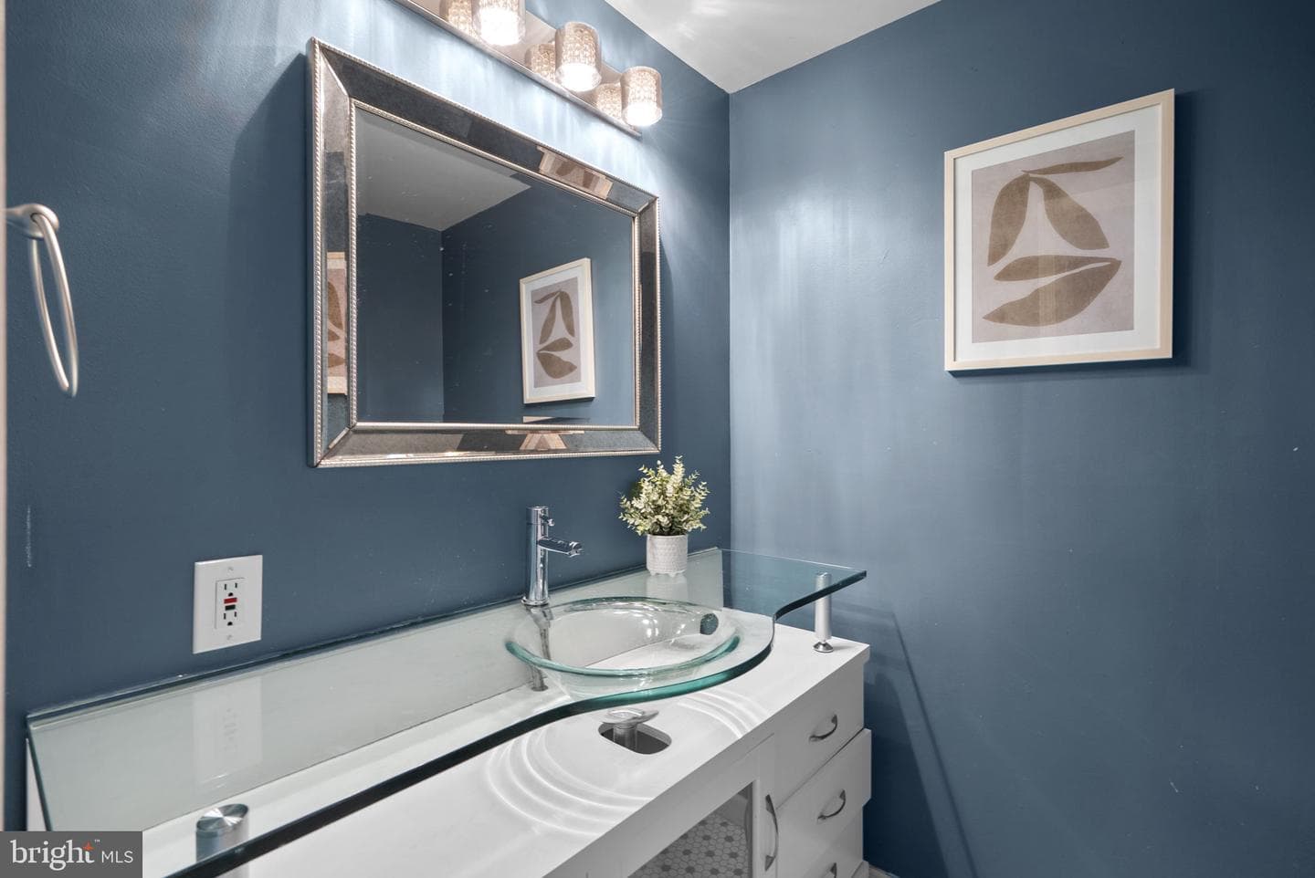 822 Loxford Terrace photo 34