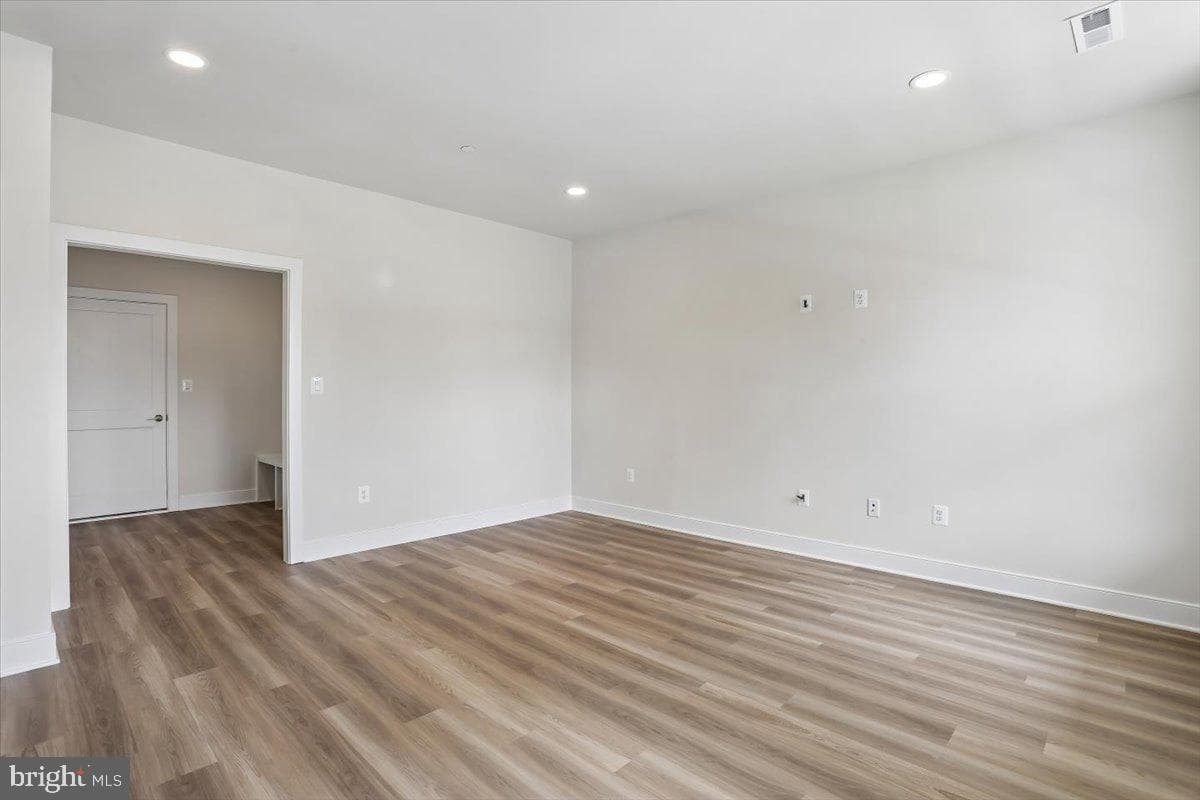 102 Allen Lane photo 10