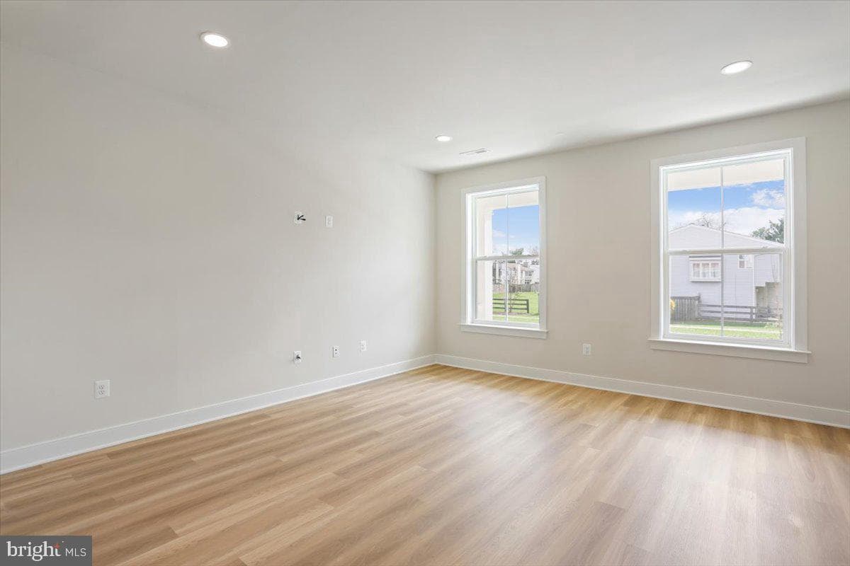 102 Allen Lane photo 22