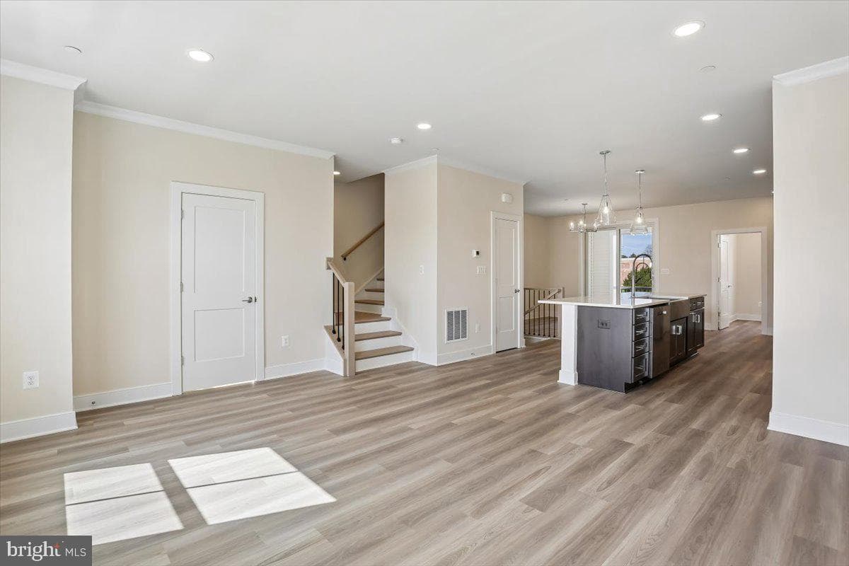 102 Allen Lane photo 24
