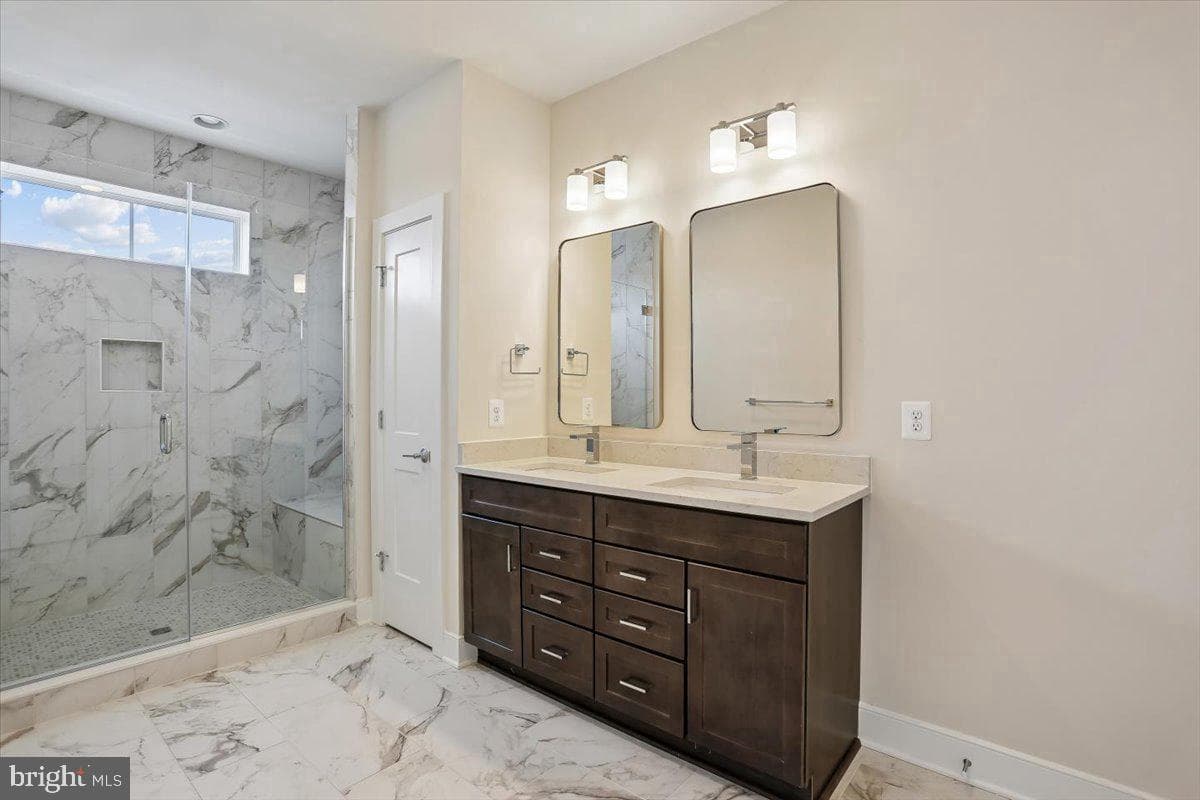 102 Allen Lane photo 39
