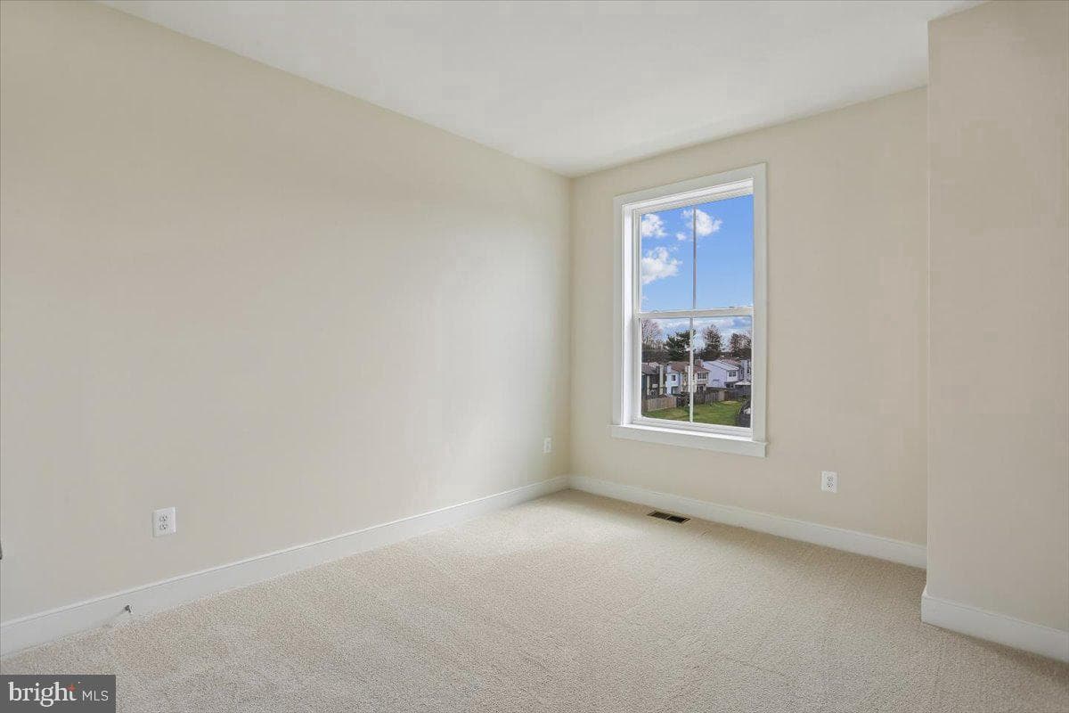 102 Allen Lane photo 42