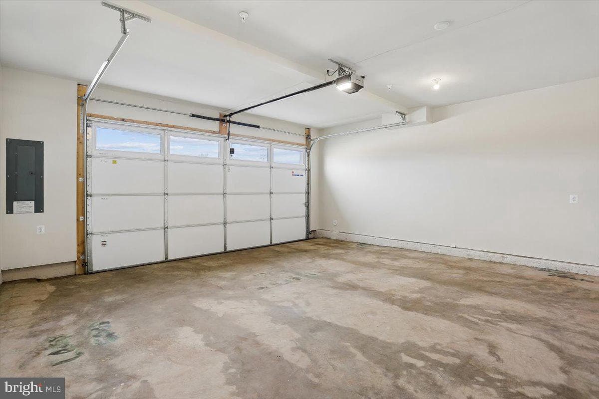 102 Allen Lane photo 50