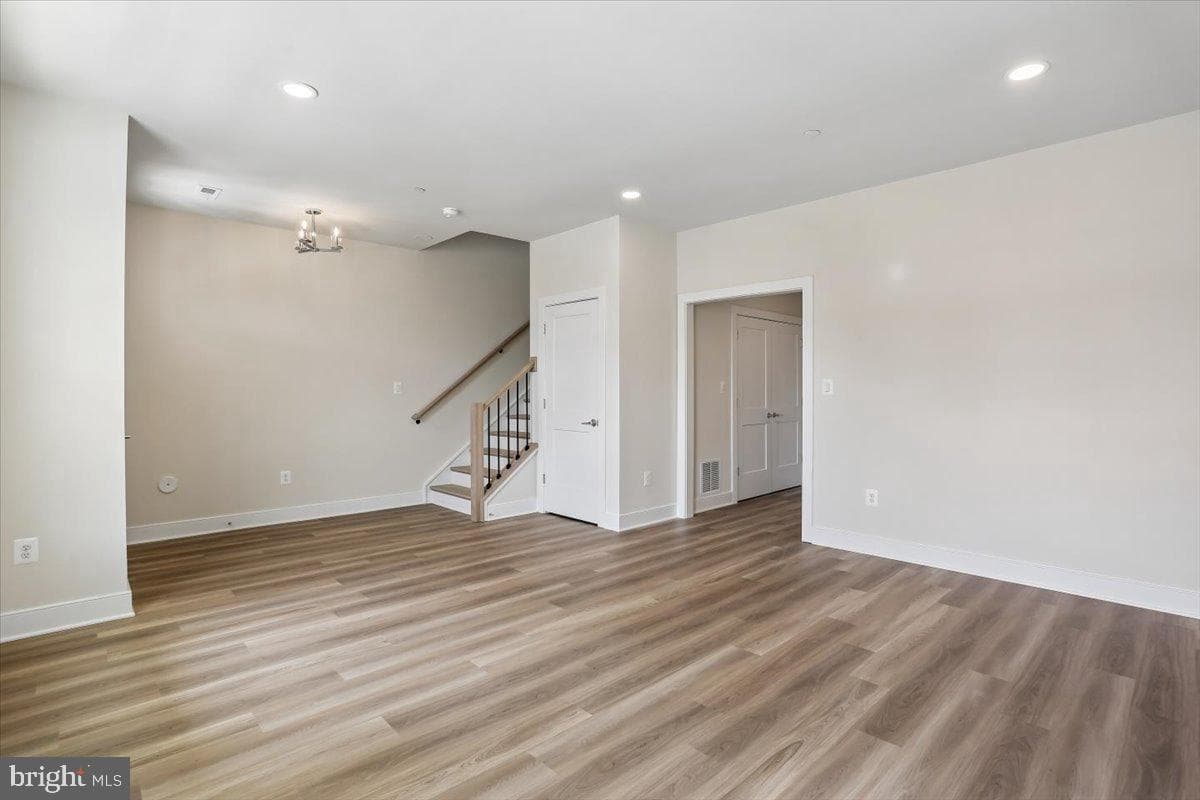 102 Allen Lane photo 9