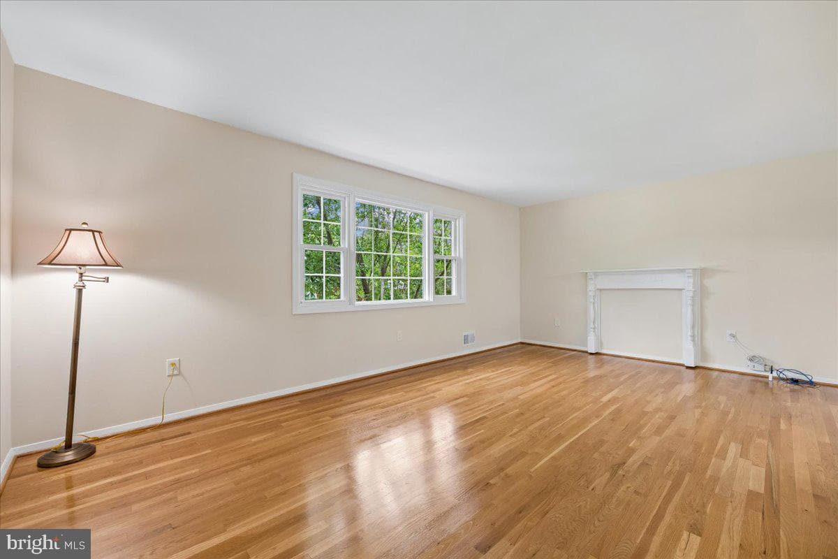 11315 Gainsborough Road photo 9