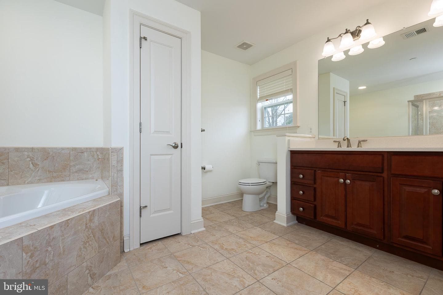 215 N Van Buren Street photo 110