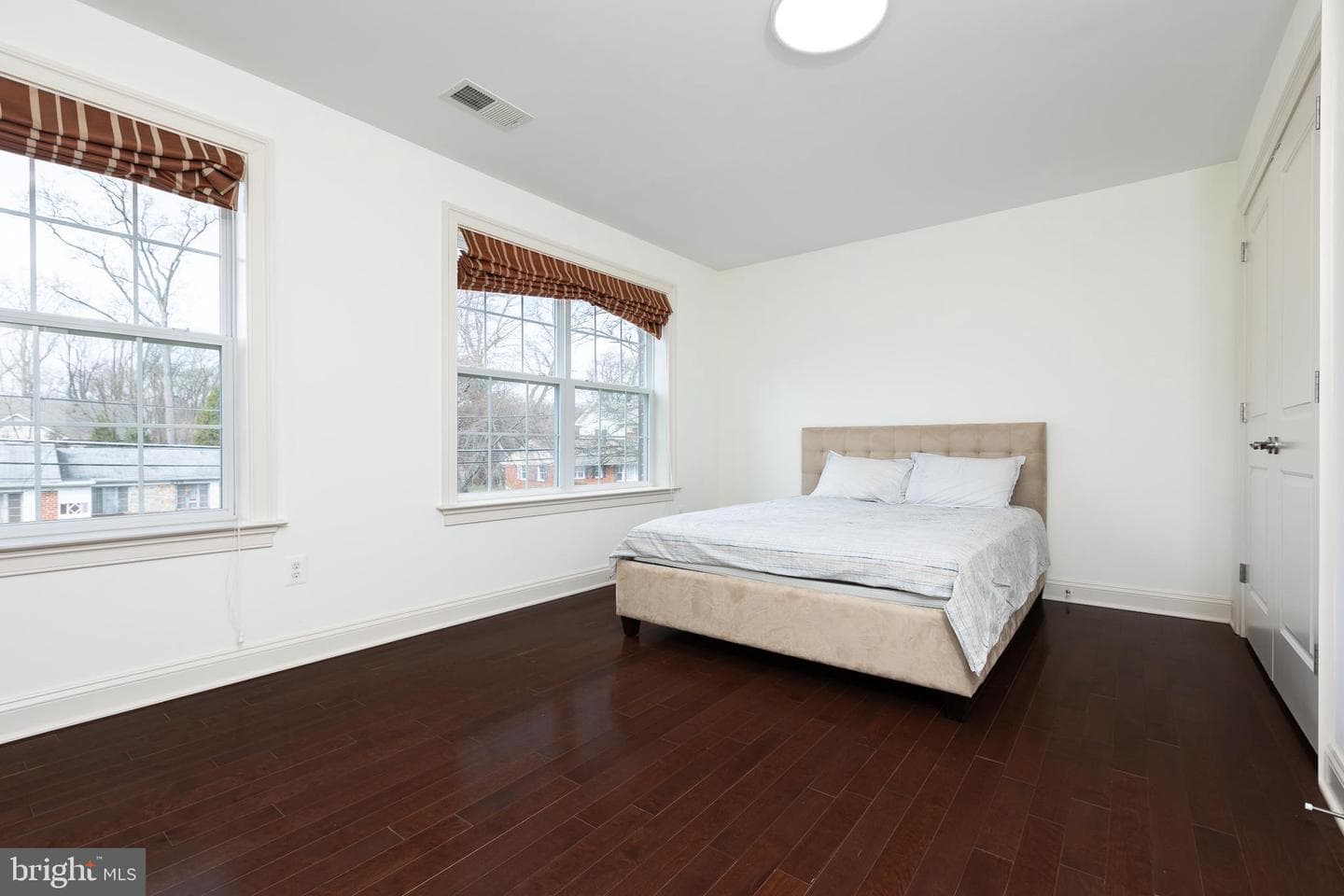 215 N Van Buren Street photo 113