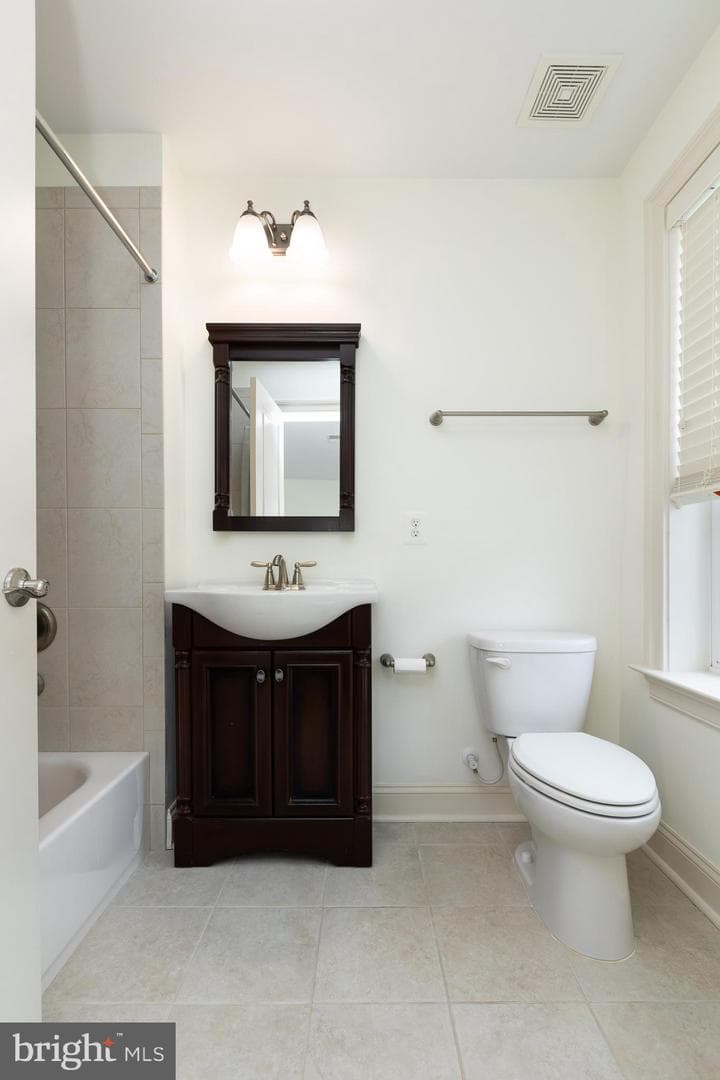 215 N Van Buren Street photo 116