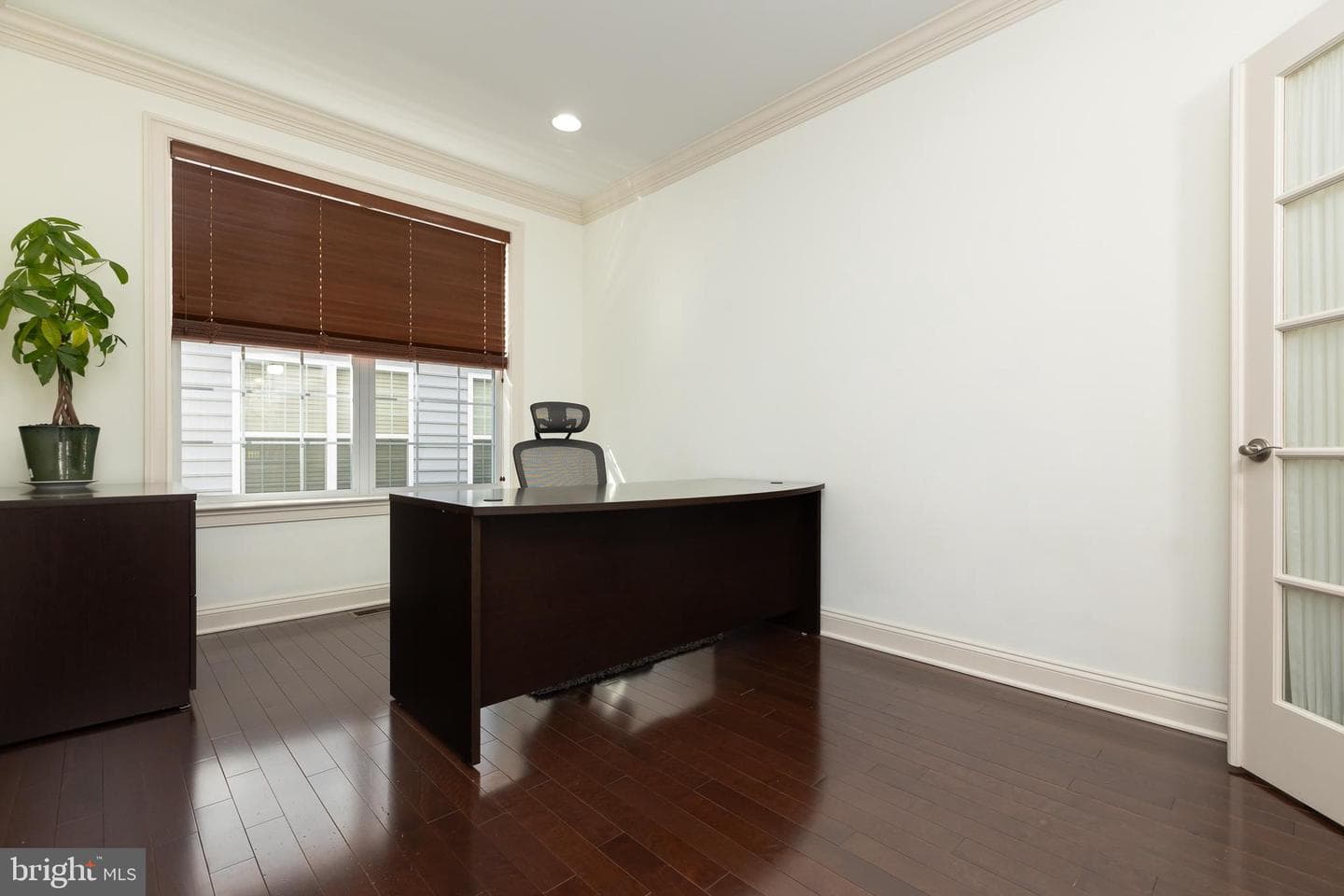 215 N Van Buren Street photo 50