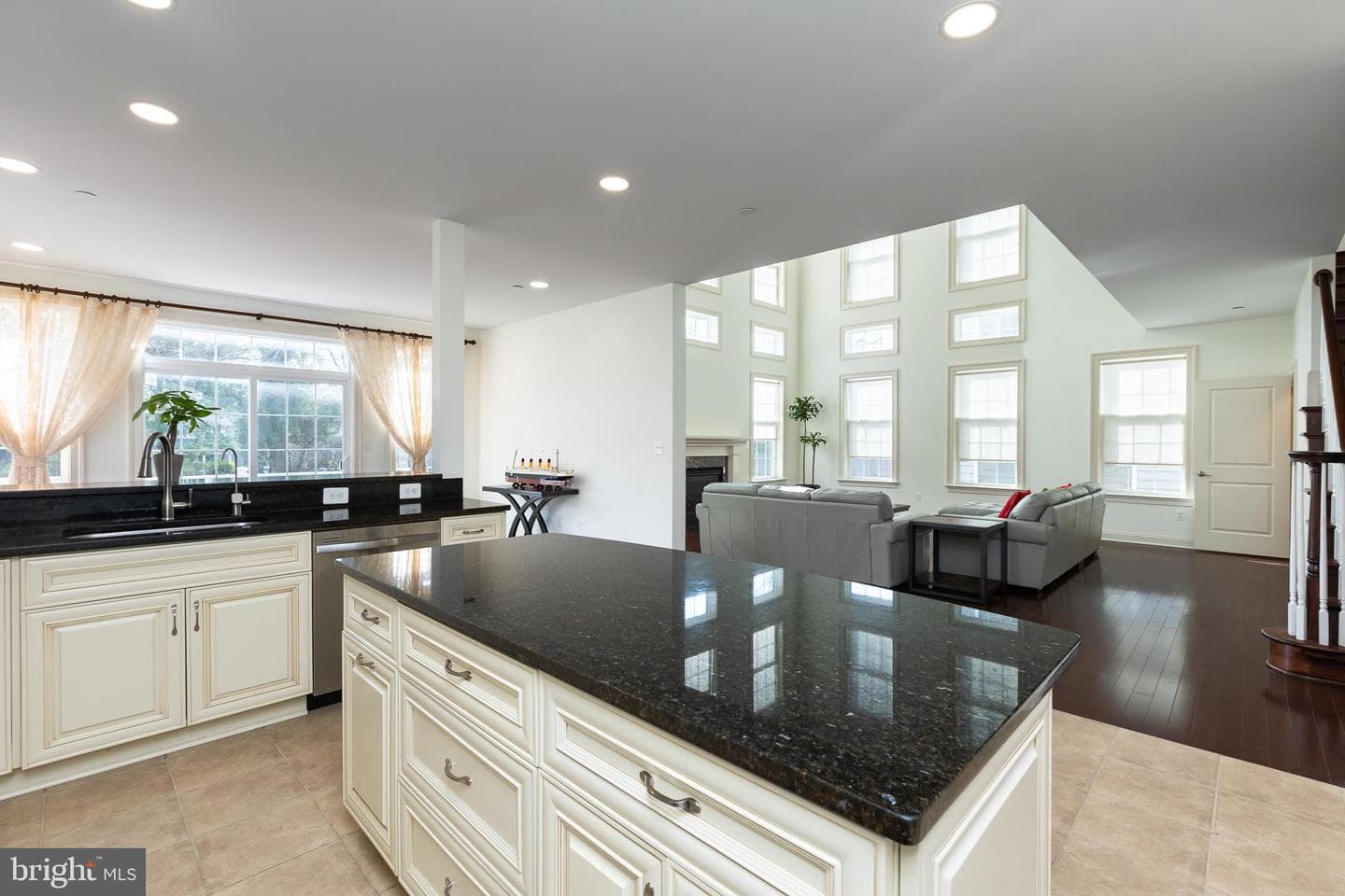 215 N Van Buren Street photo 55