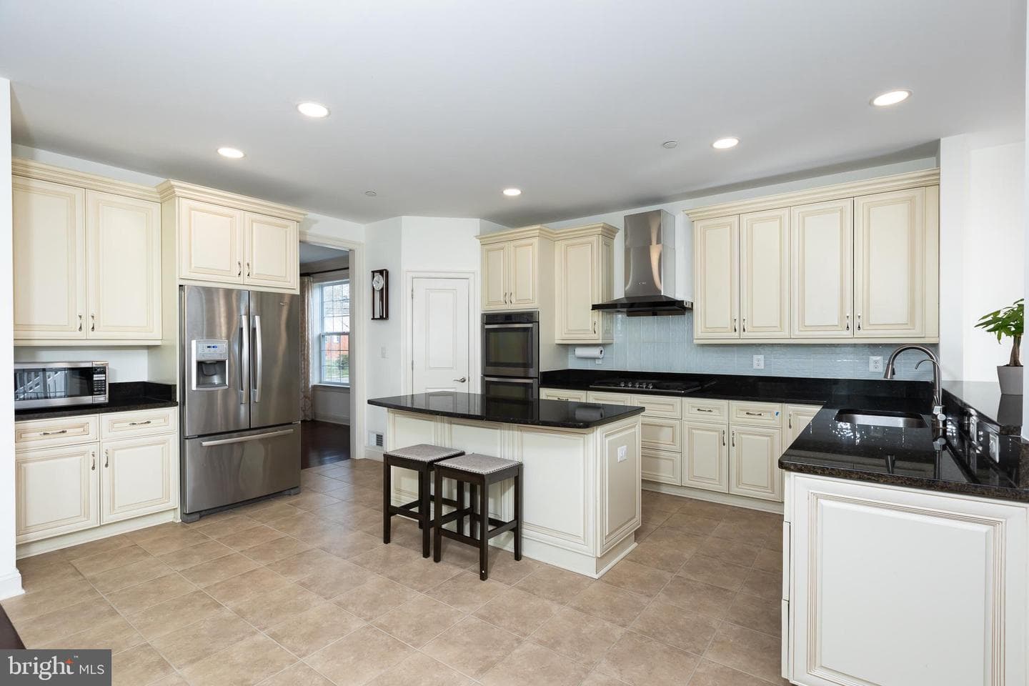 215 N Van Buren Street photo 58