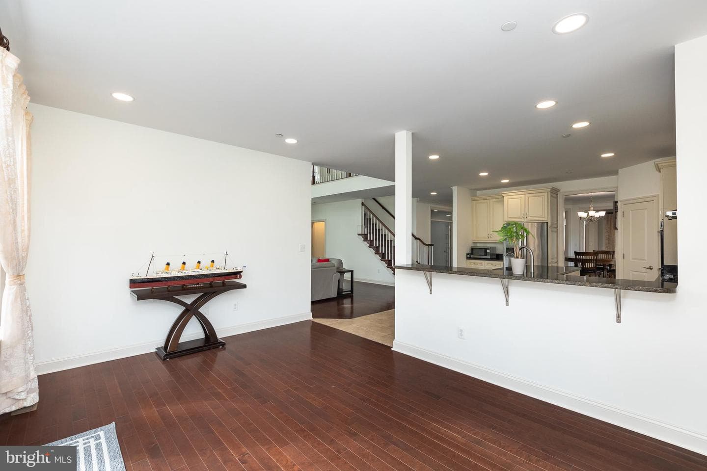 215 N Van Buren Street photo 68