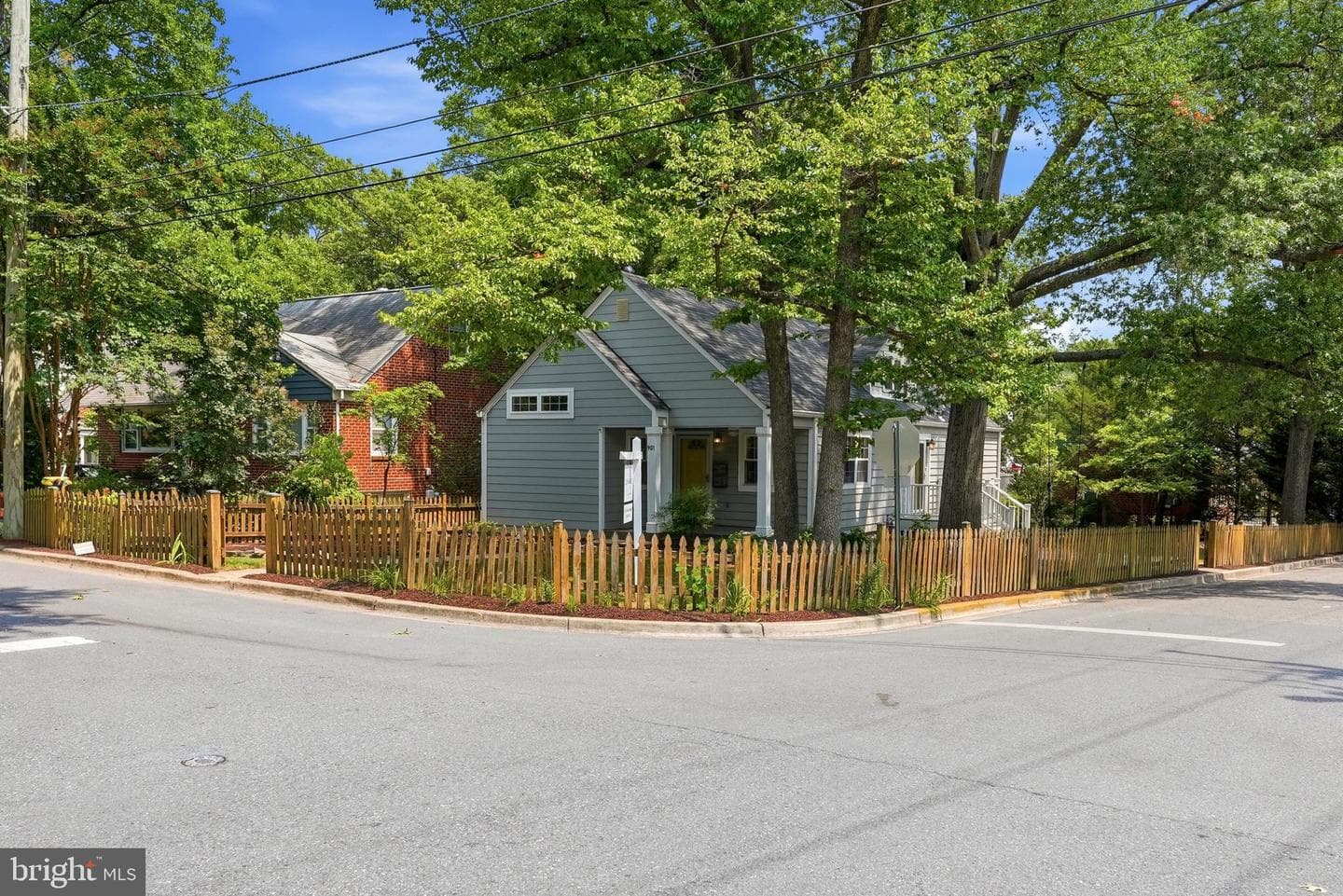 901 Davis Avenue photo 3
