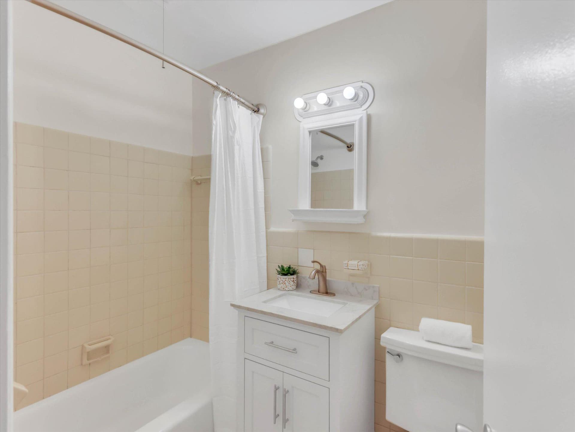 10524 Weymouth Street #202 photo 13