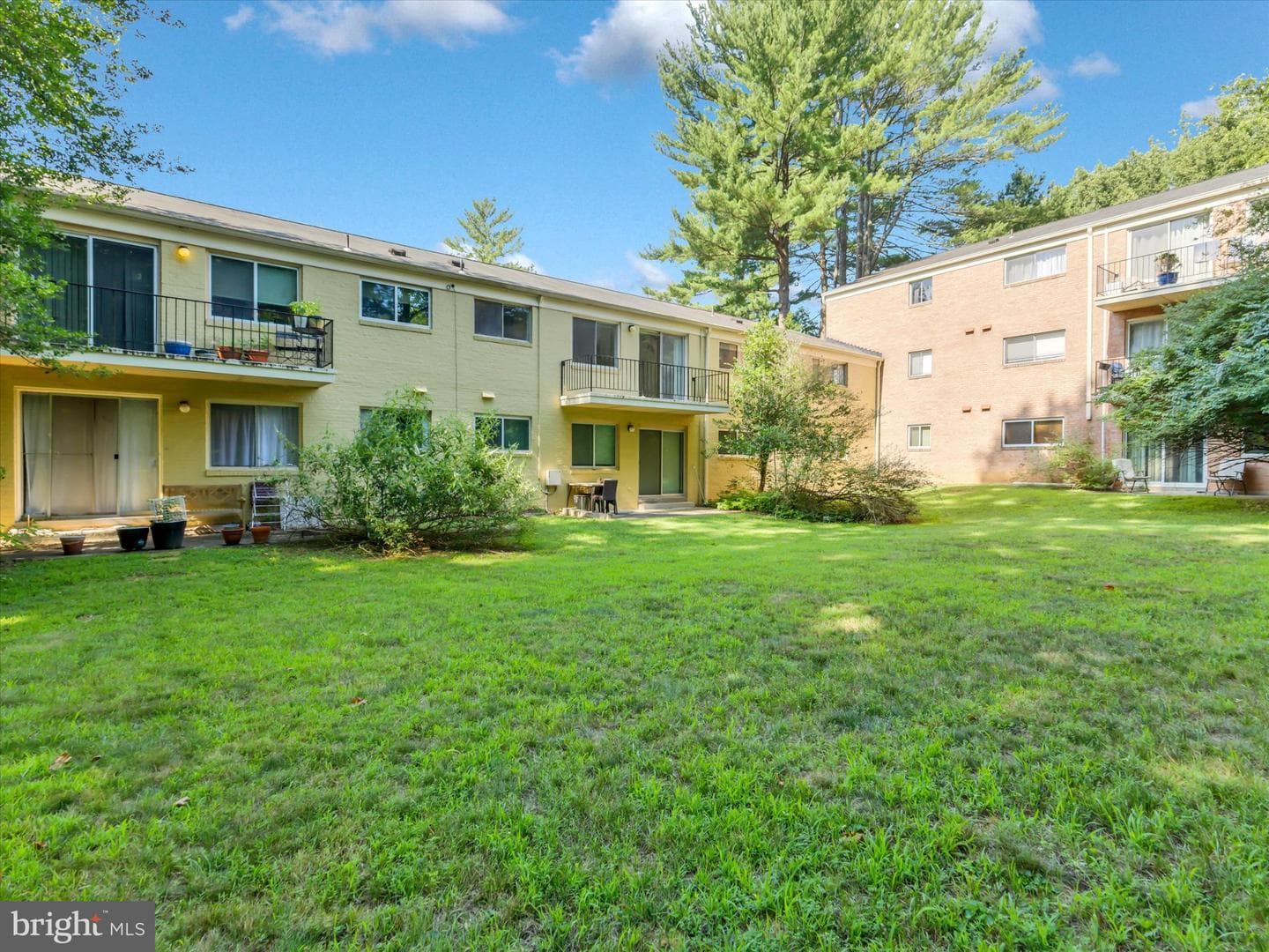 10524 Weymouth Street #202 photo 19