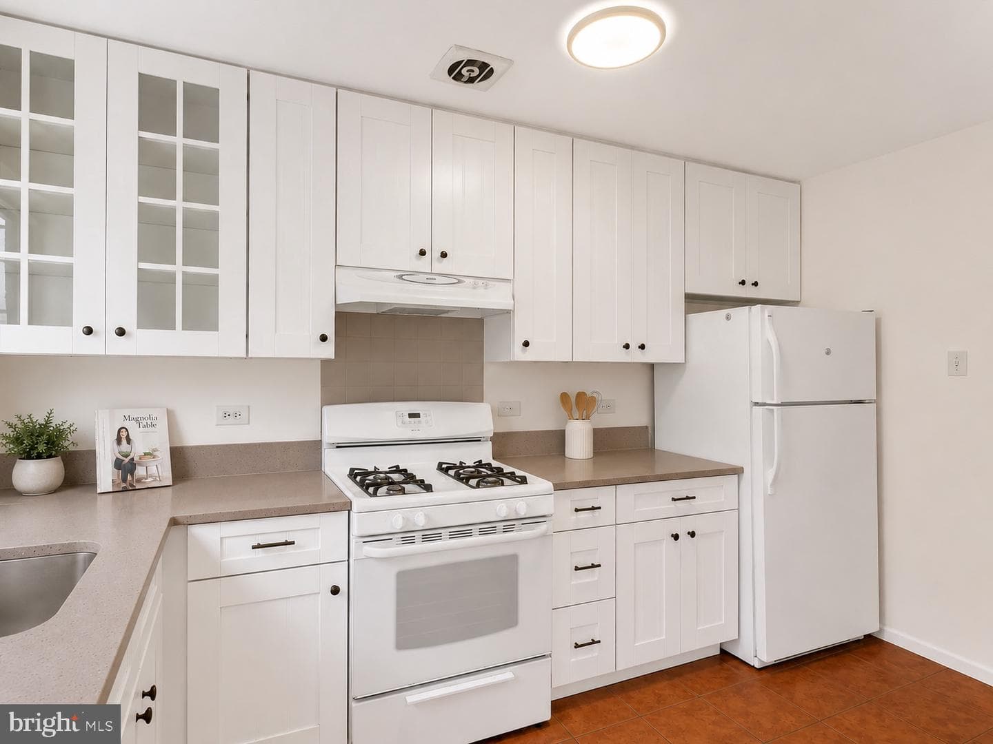 10524 Weymouth Street #202 photo 5