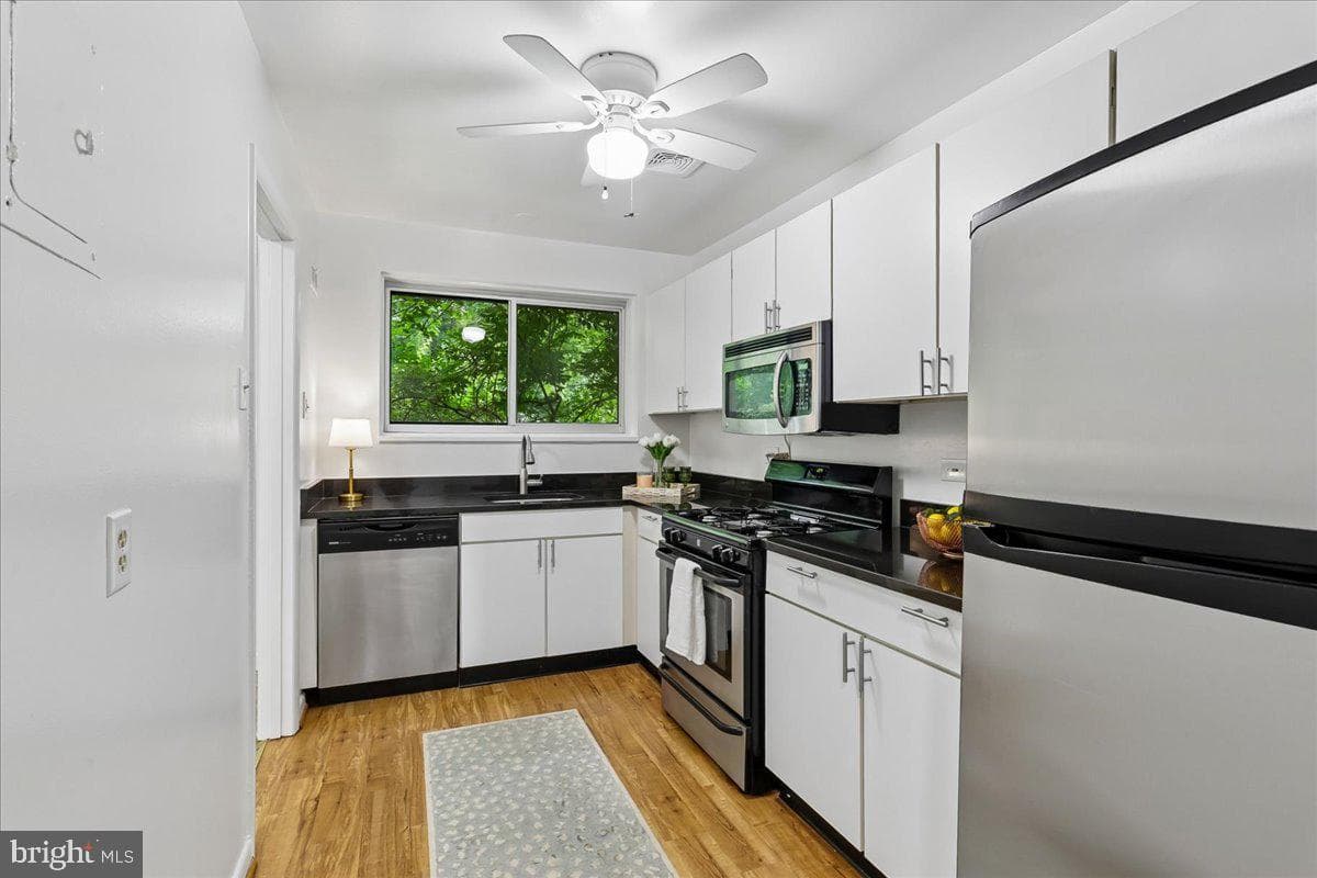10518 Weymouth Street #102 photo 11