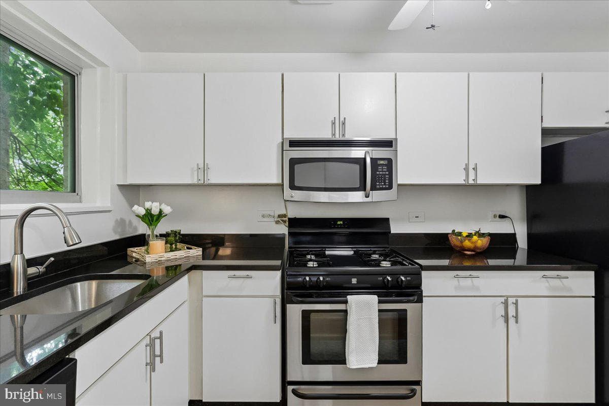 10518 Weymouth Street #102 photo 12
