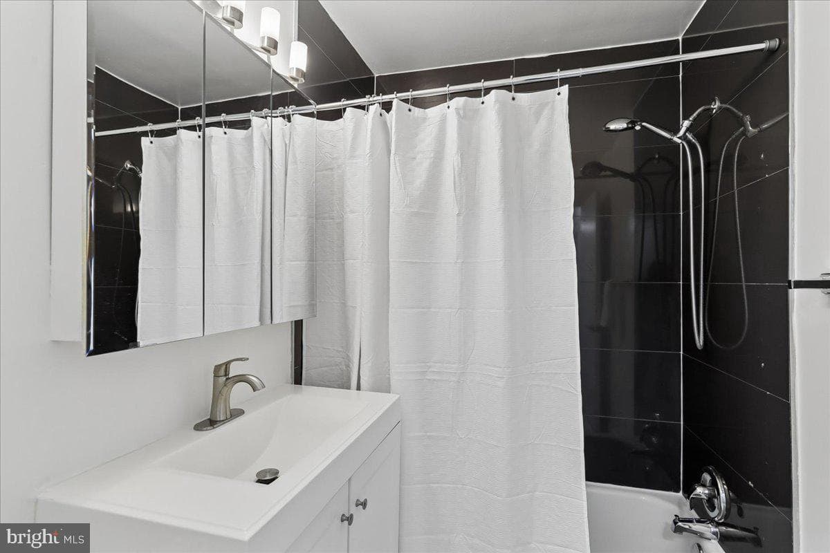 10518 Weymouth Street #102 photo 19