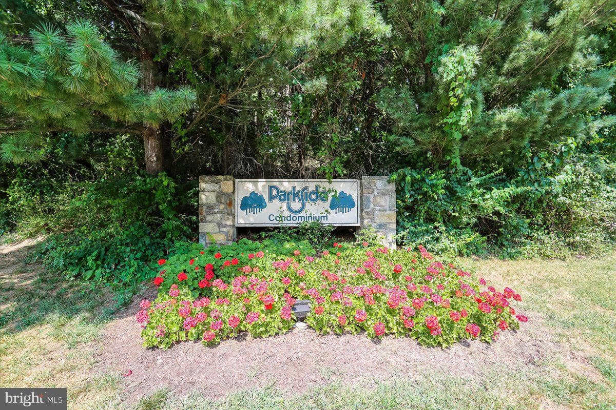10518 Weymouth Street #102 photo 20