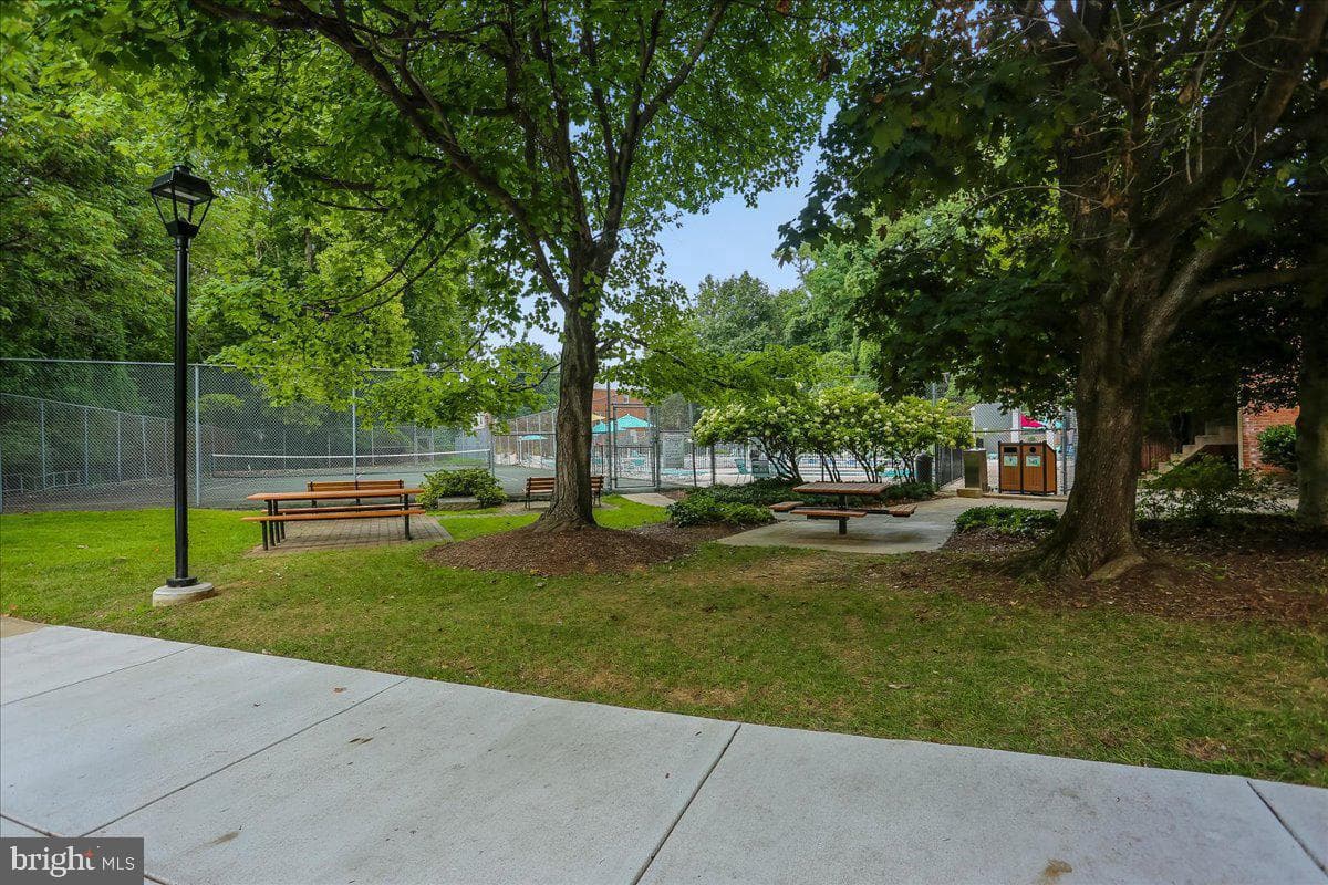 10518 Weymouth Street #102 photo 26
